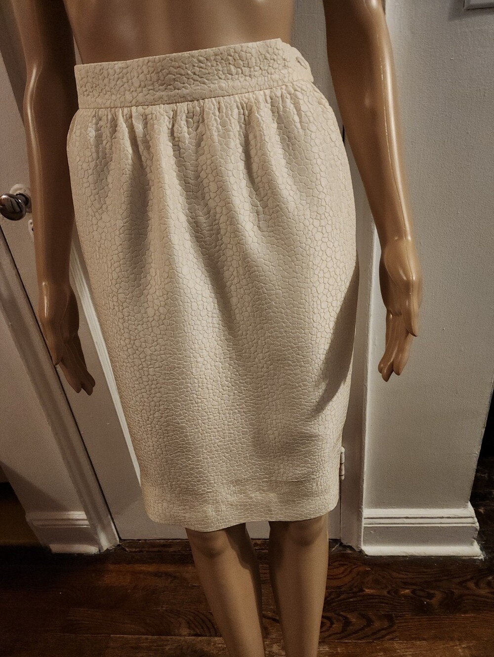 LANVIN VINTAGE 1980S IVORY SILK PENCIL SKIRT Size 4/S High Waisted Lined